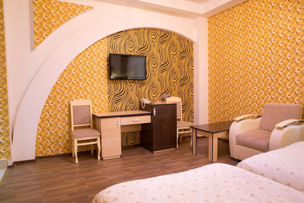 Cinema Boutique Hotel กันจา ภายนอก รูปภาพ