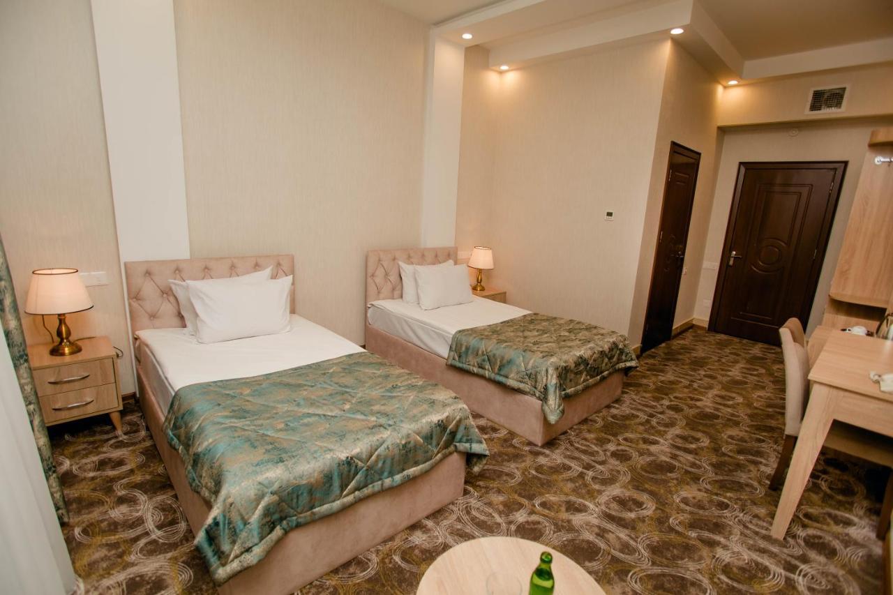 Cinema Boutique Hotel กันจา ภายนอก รูปภาพ