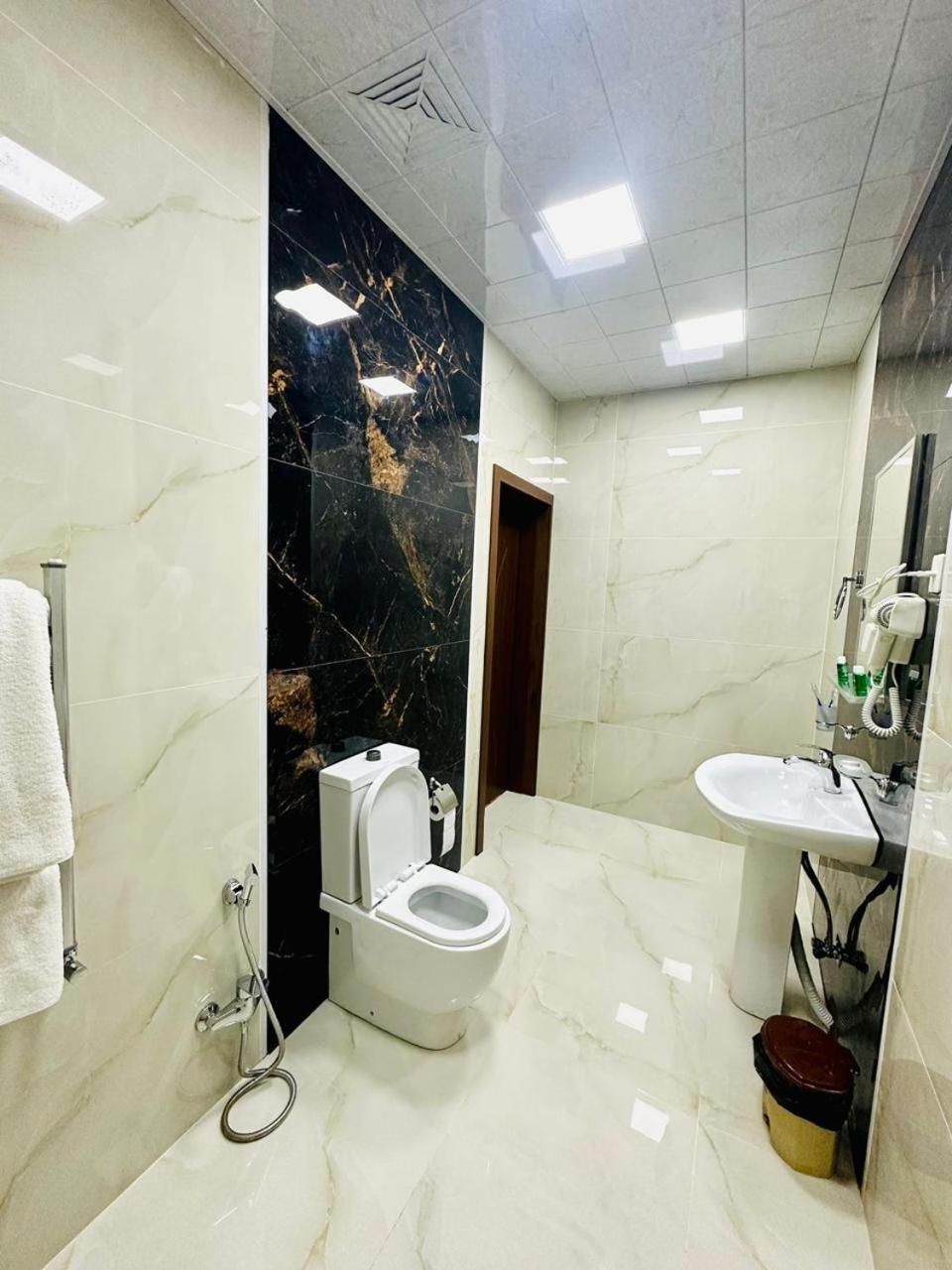 Cinema Boutique Hotel กันจา ภายนอก รูปภาพ